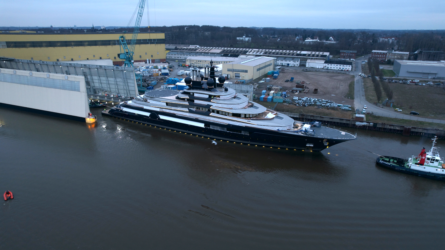 mega yacht luminance